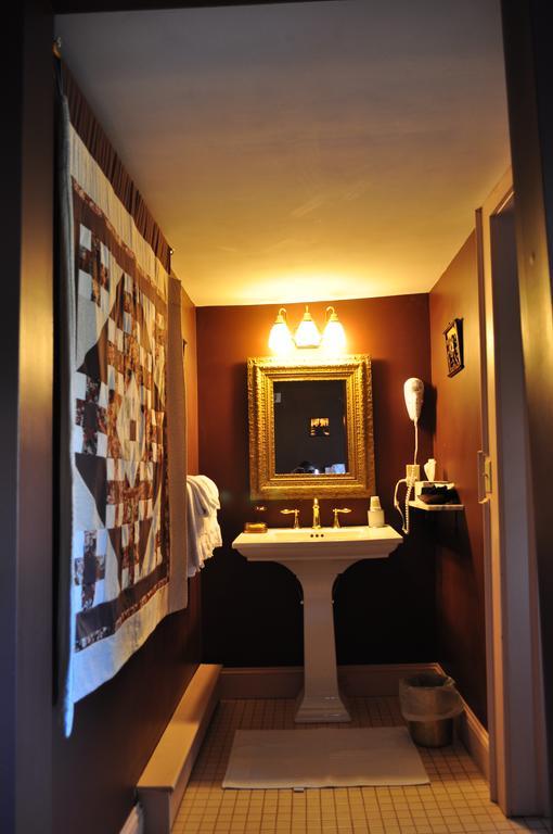The Chester House Inn Bagian luar foto