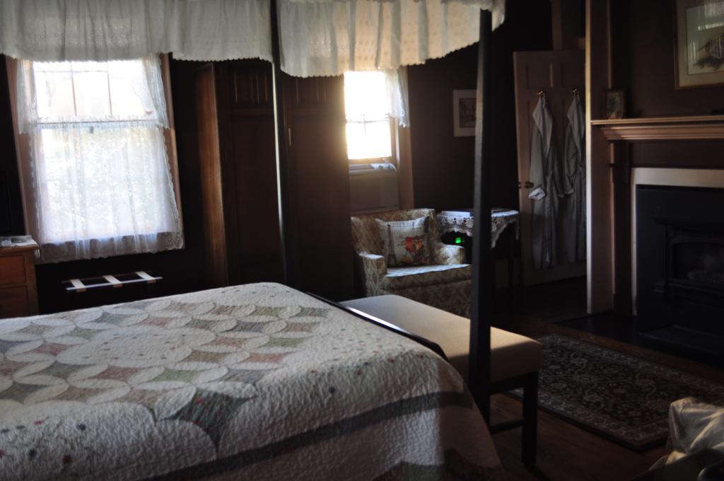 The Chester House Inn Bagian luar foto